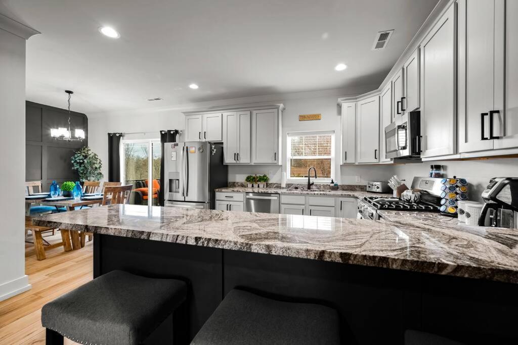 *Dog Friendly*Modern Home-Minutes To Dollywood, Gatlinburg, Smoky Mountains & Pigeon Forge! Exteriör bild