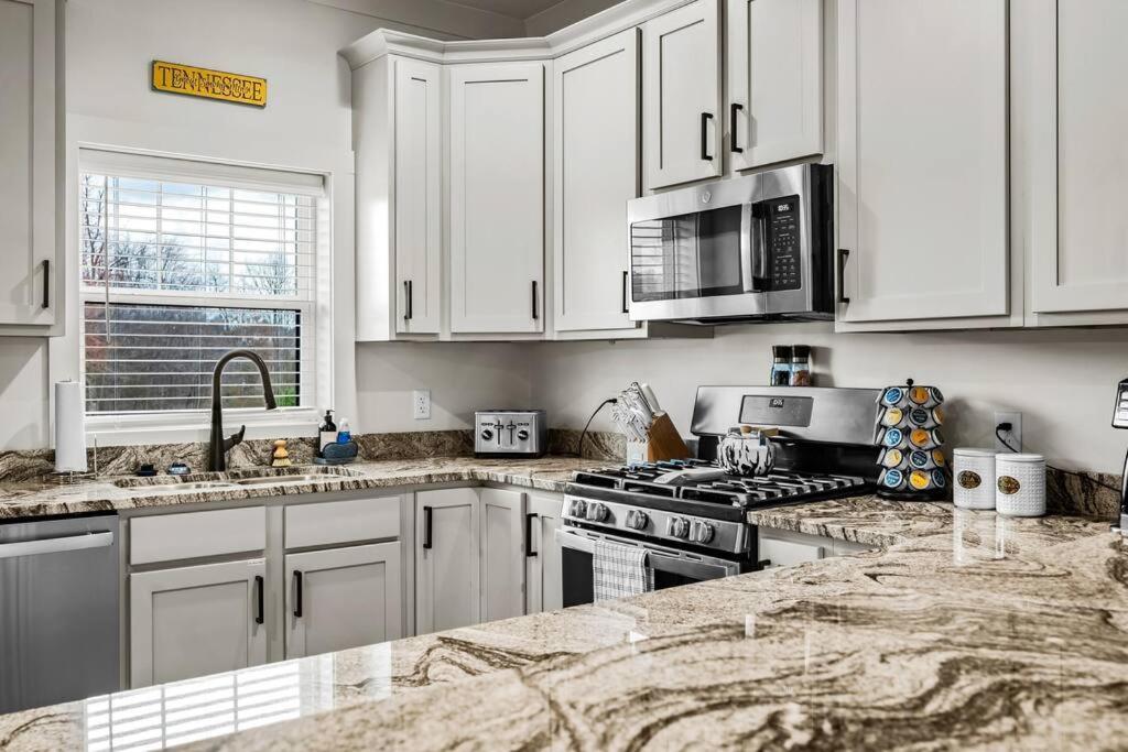*Dog Friendly*Modern Home-Minutes To Dollywood, Gatlinburg, Smoky Mountains & Pigeon Forge! Exteriör bild