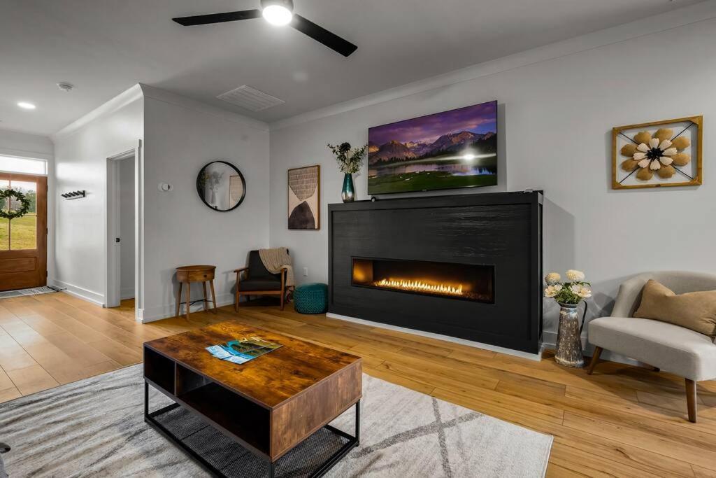 *Dog Friendly*Modern Home-Minutes To Dollywood, Gatlinburg, Smoky Mountains & Pigeon Forge! Exteriör bild